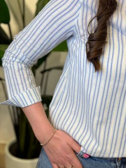 Blouse Annelie off-white/blauw gestreept