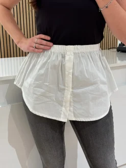 Blouse extender wit