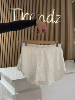 Blouse extender wit