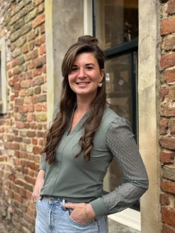 Blouse Mirthe travelstof balsam green