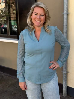 Blouse Mirthe travelstof smoke blue