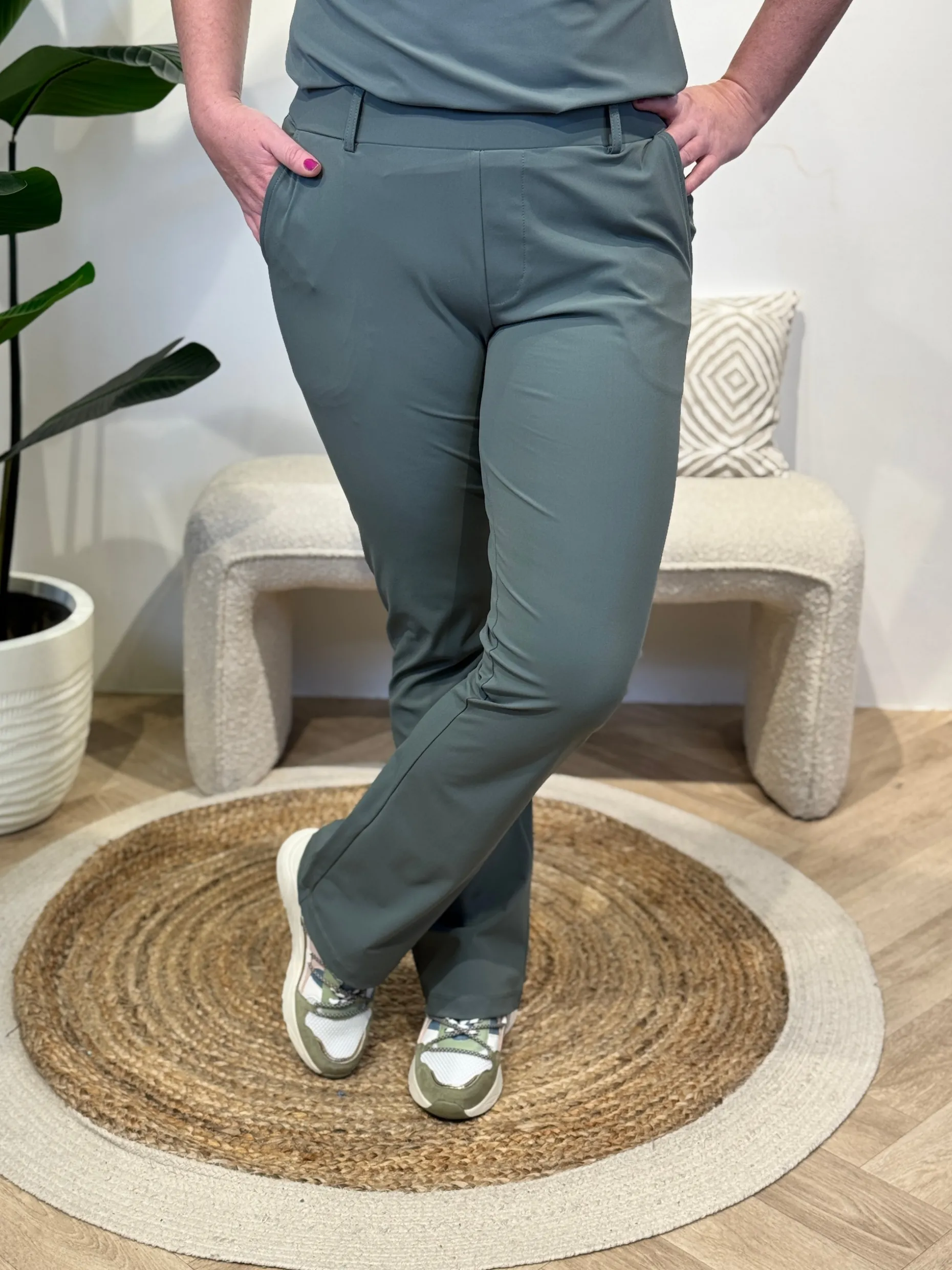 Broek Sanne balsam green travelstof