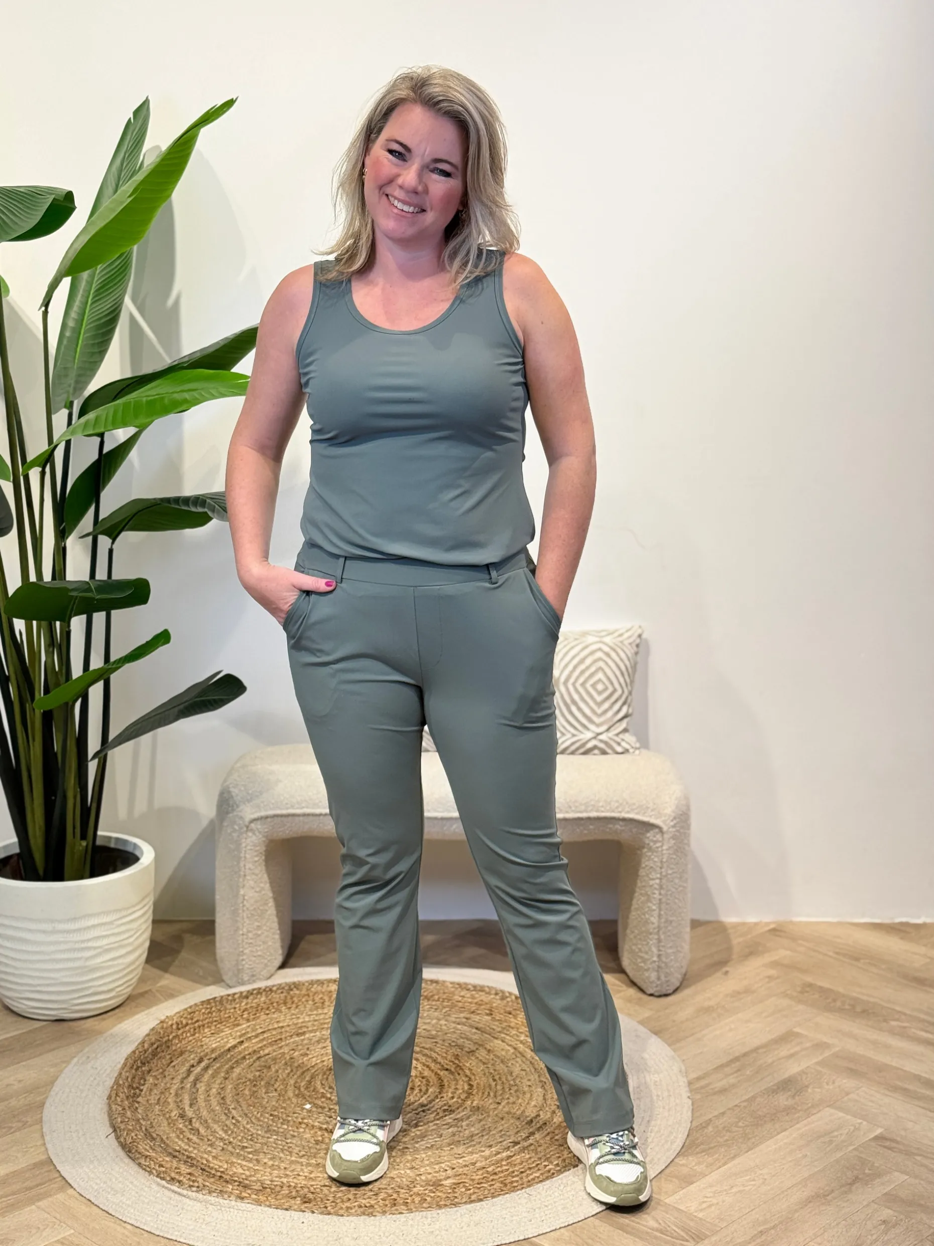 Broek Sanne balsam green travelstof