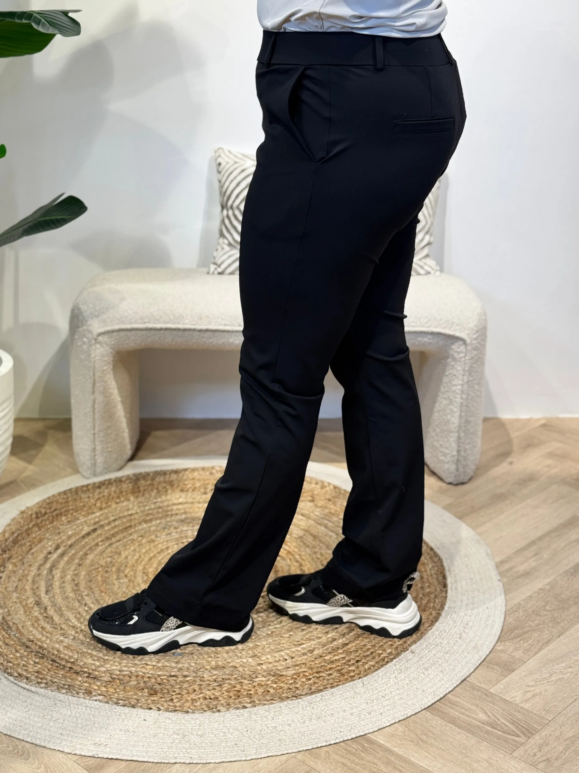 Broek Sanne black travelstof