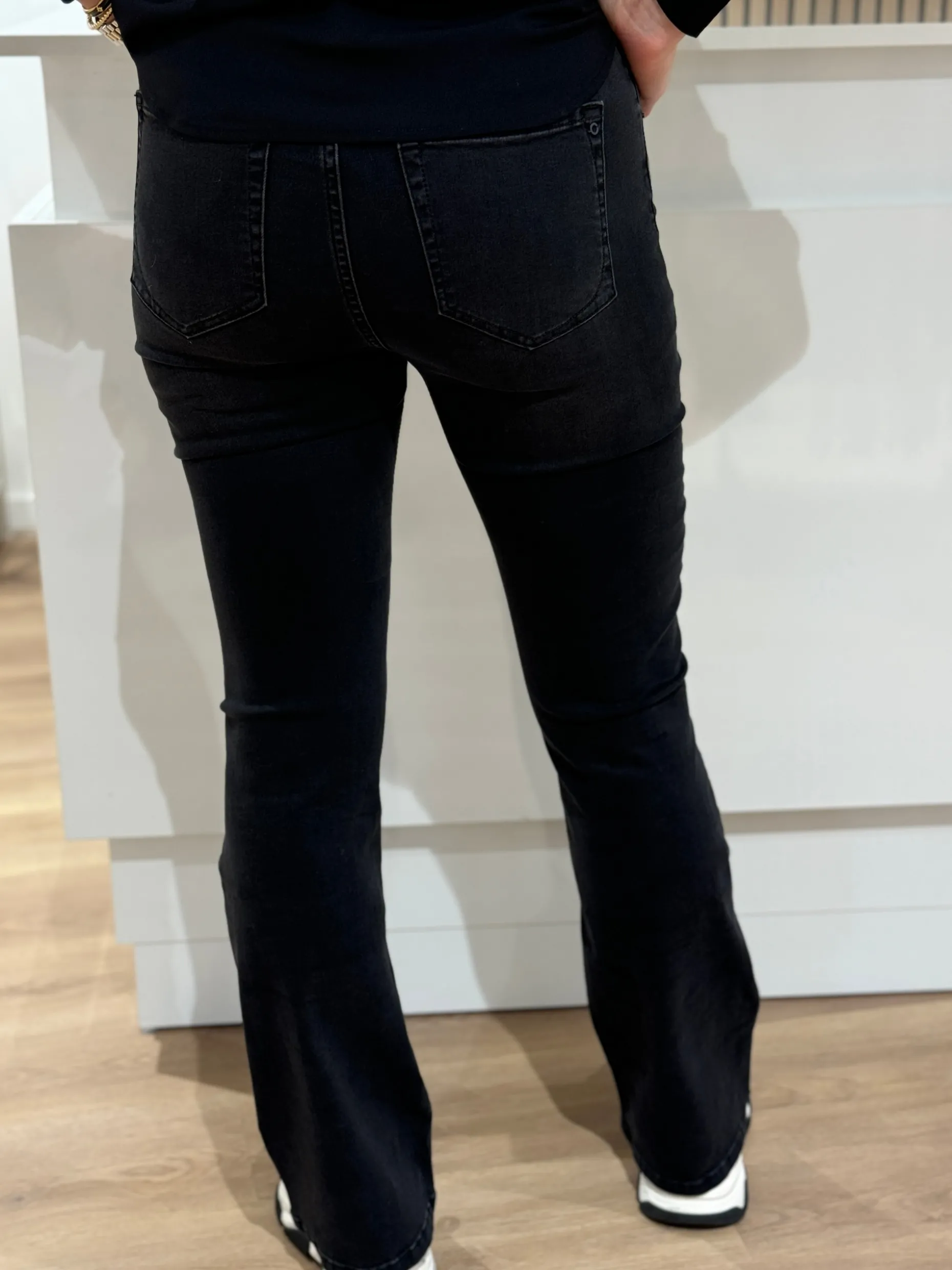 Flared jeans Matilda black lengte 34 – C.O.J.