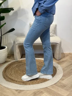 Flared jeans Matilda light blue lengte 32 – C.O.J.