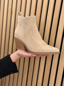 Laarsje Louise beige suede
