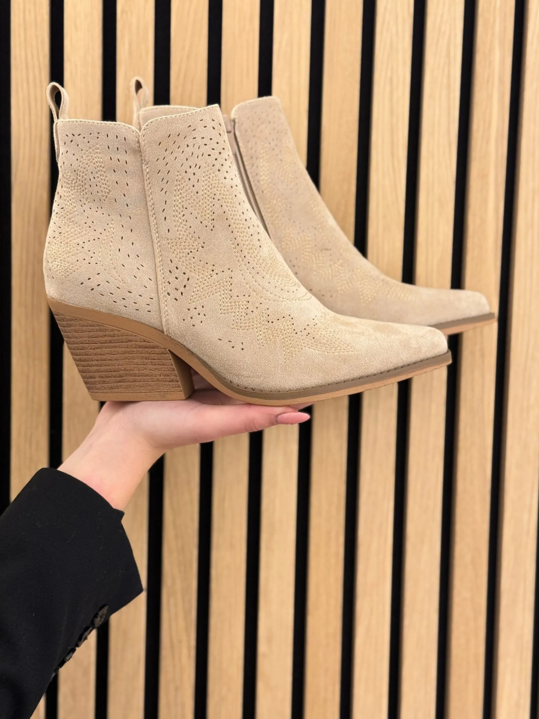Laarsje Louise beige suede