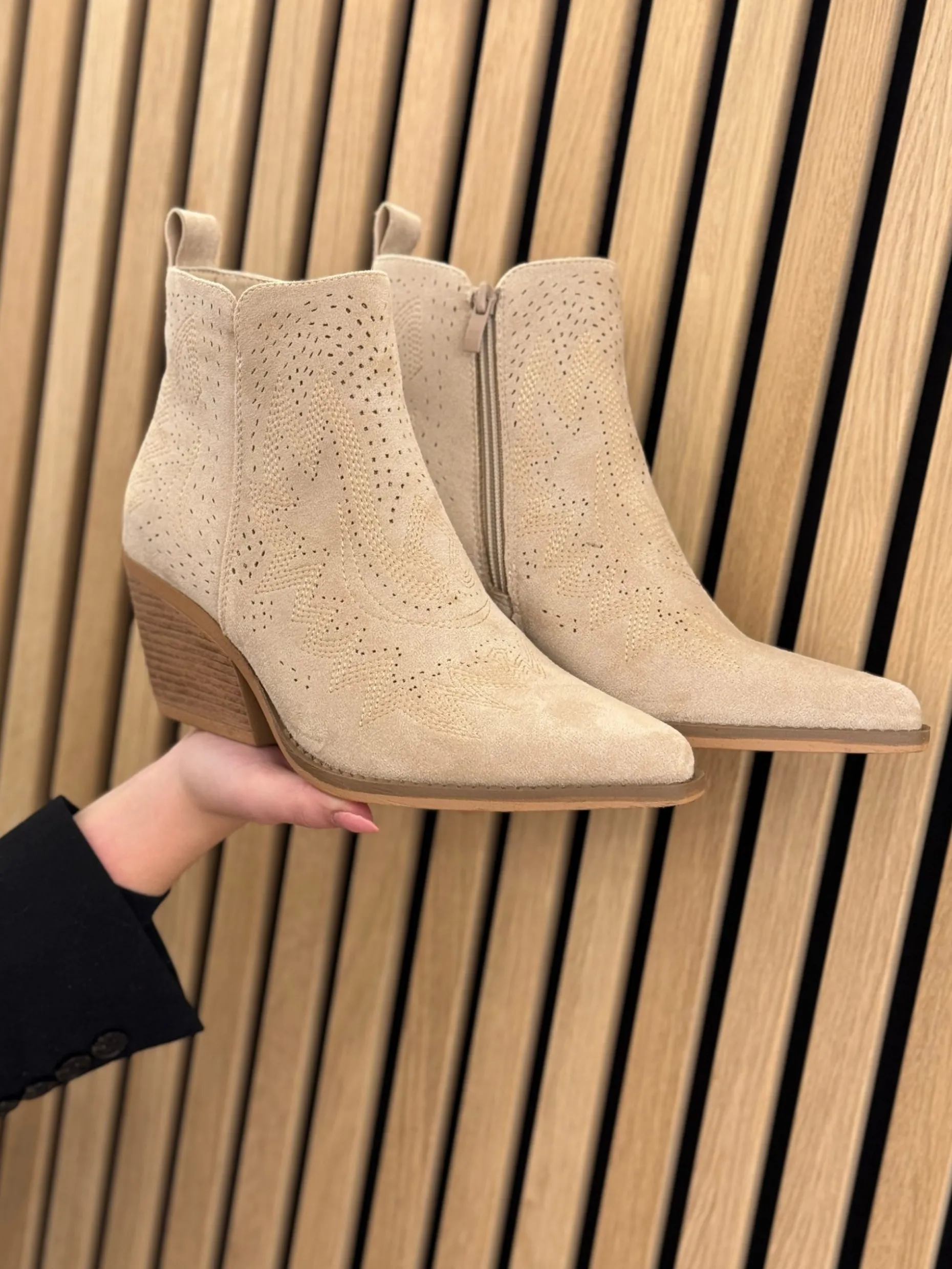 Laarsje Louise beige suede