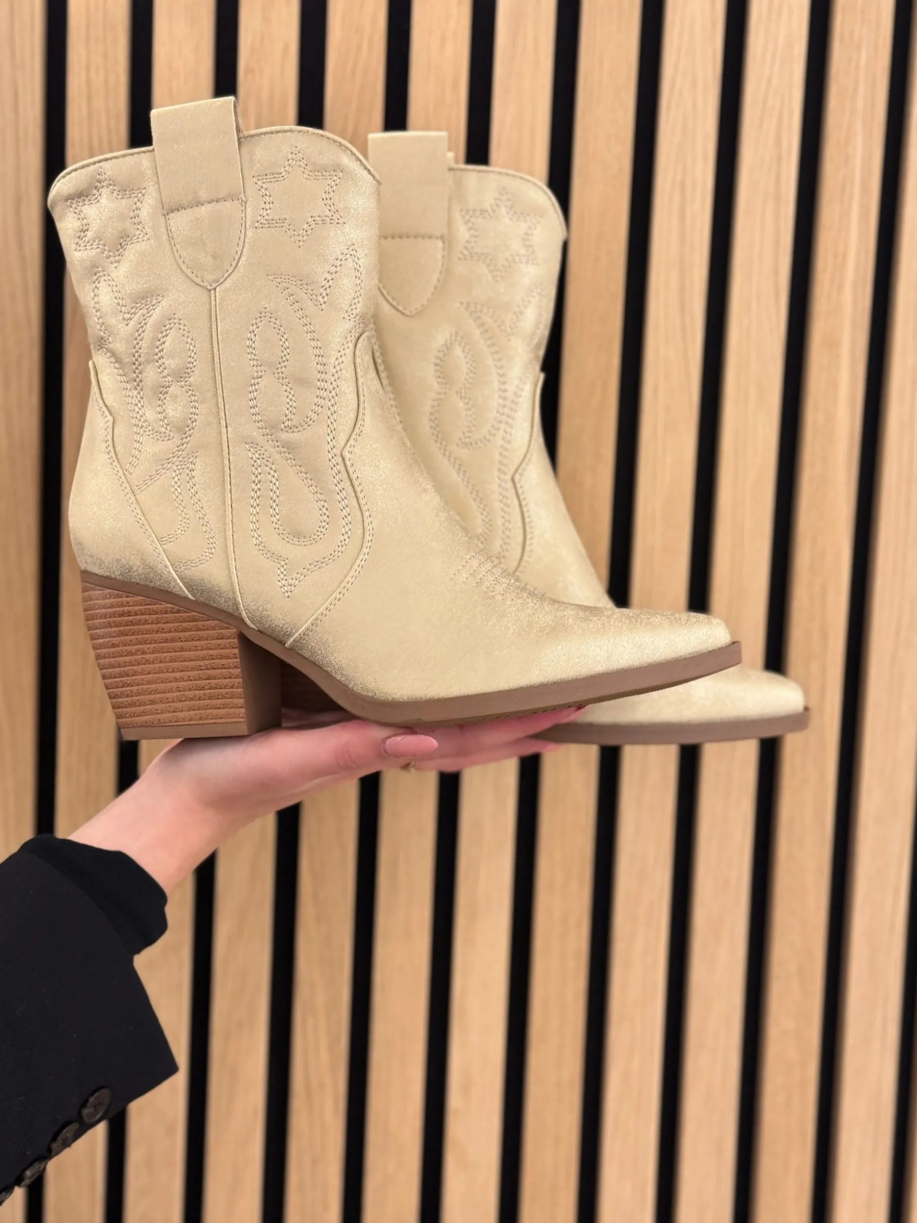 Laarsje Victoria gold