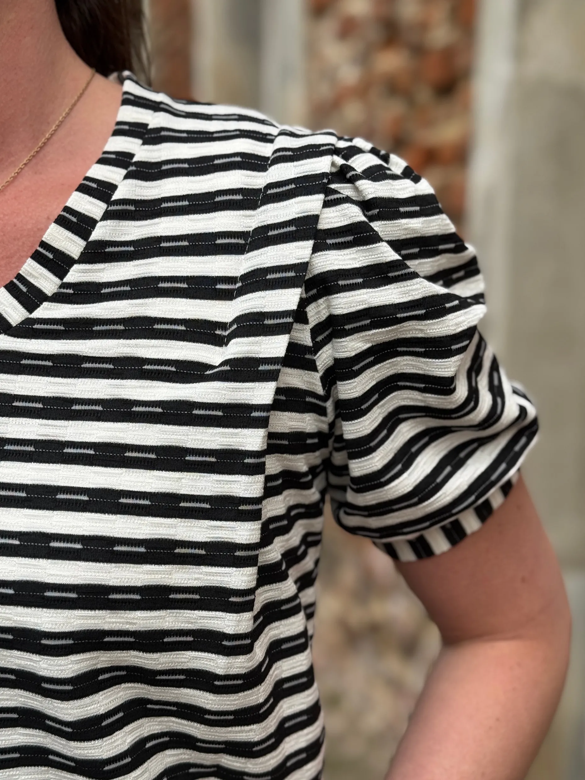 Shirtje Bo zwart gestreept