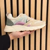 Sneakers beige green