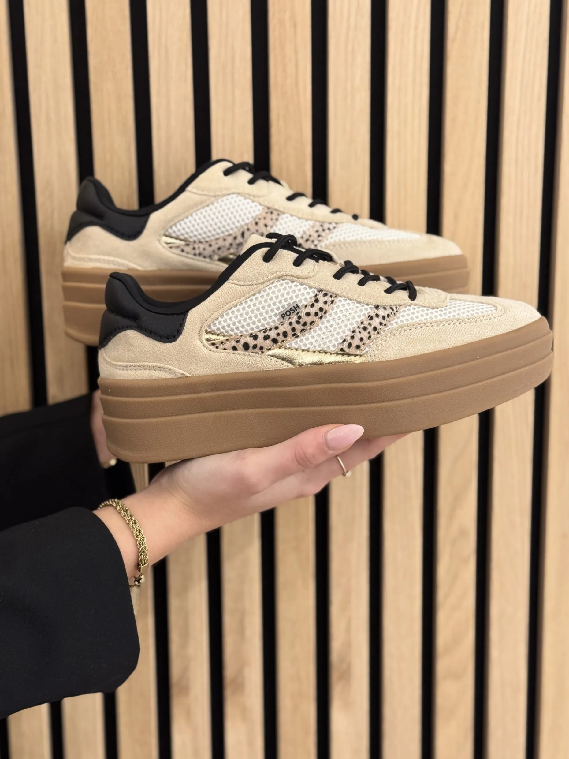 Sneakers beige/black with combination