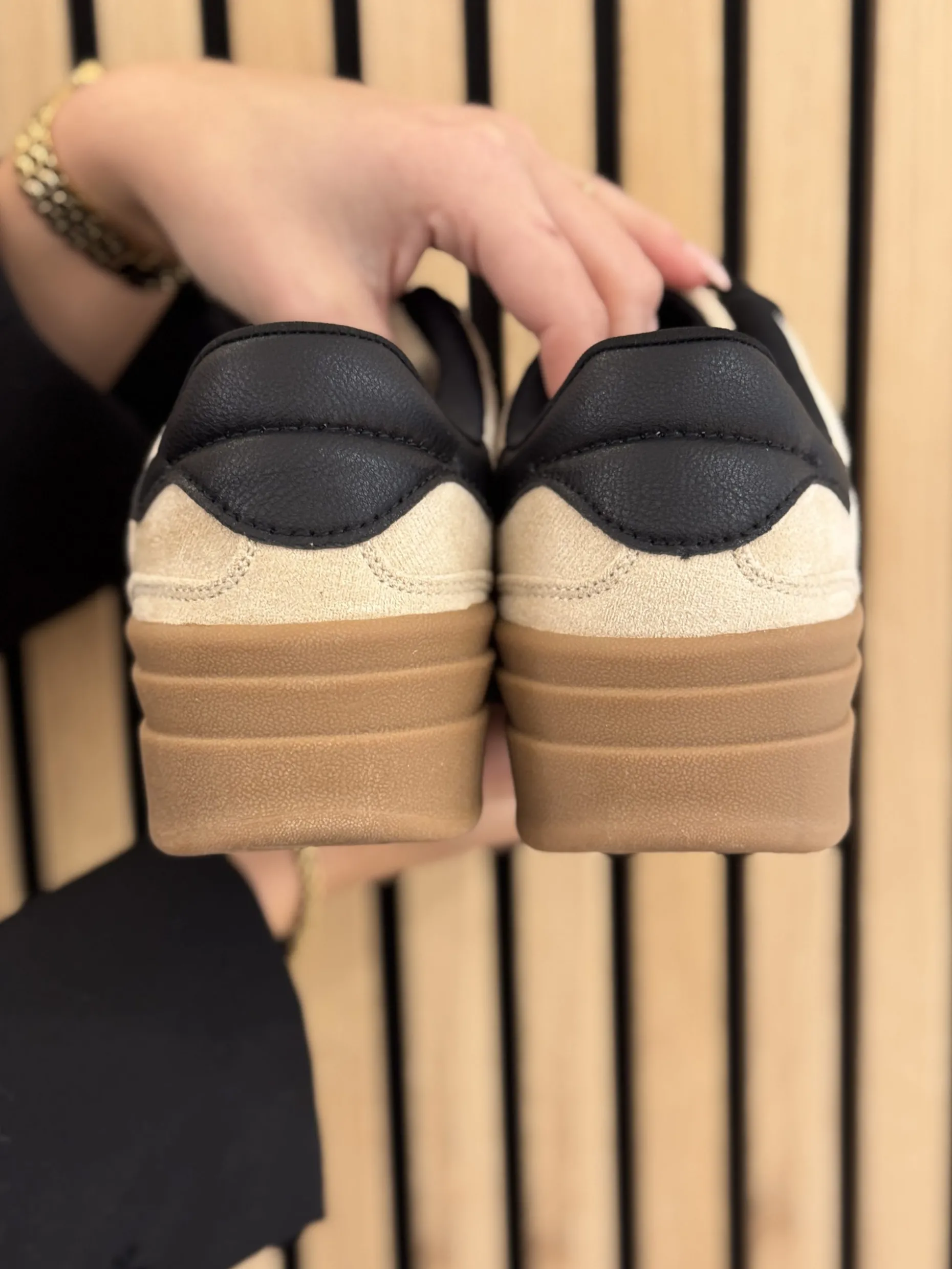 Sneakers beige/black with combination