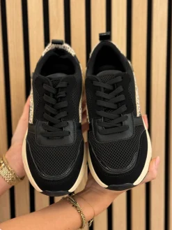 Sneakers black