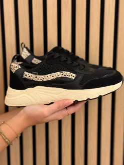 Sneakers black