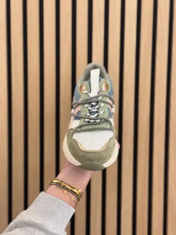 Sneakers green with combination