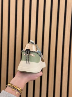 Sneakers green with combination