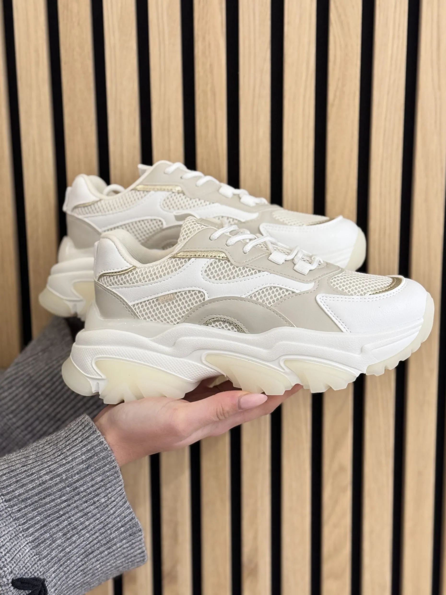 Sneakers Polly white with gold combination