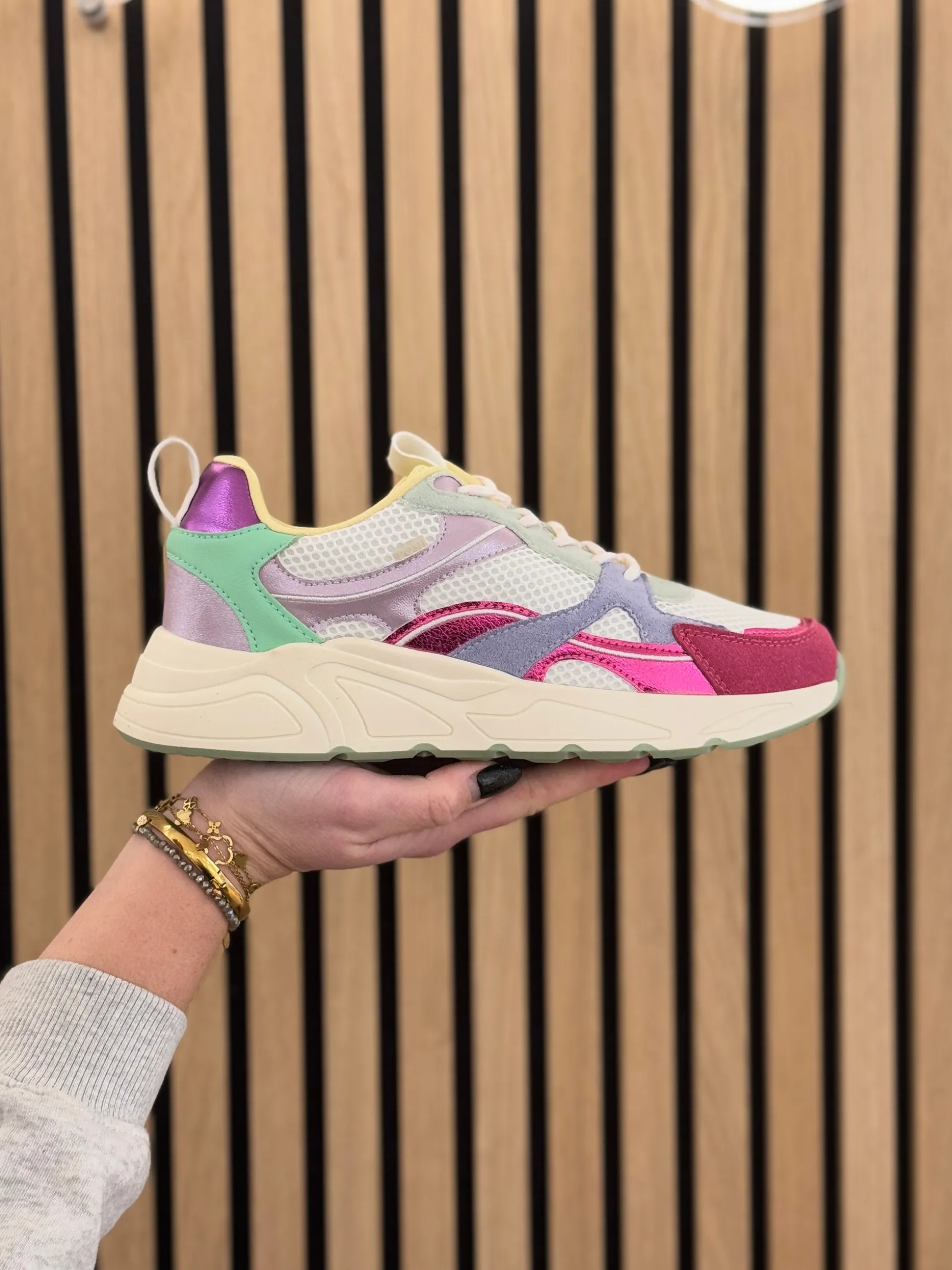 Sneakers white with pink combination