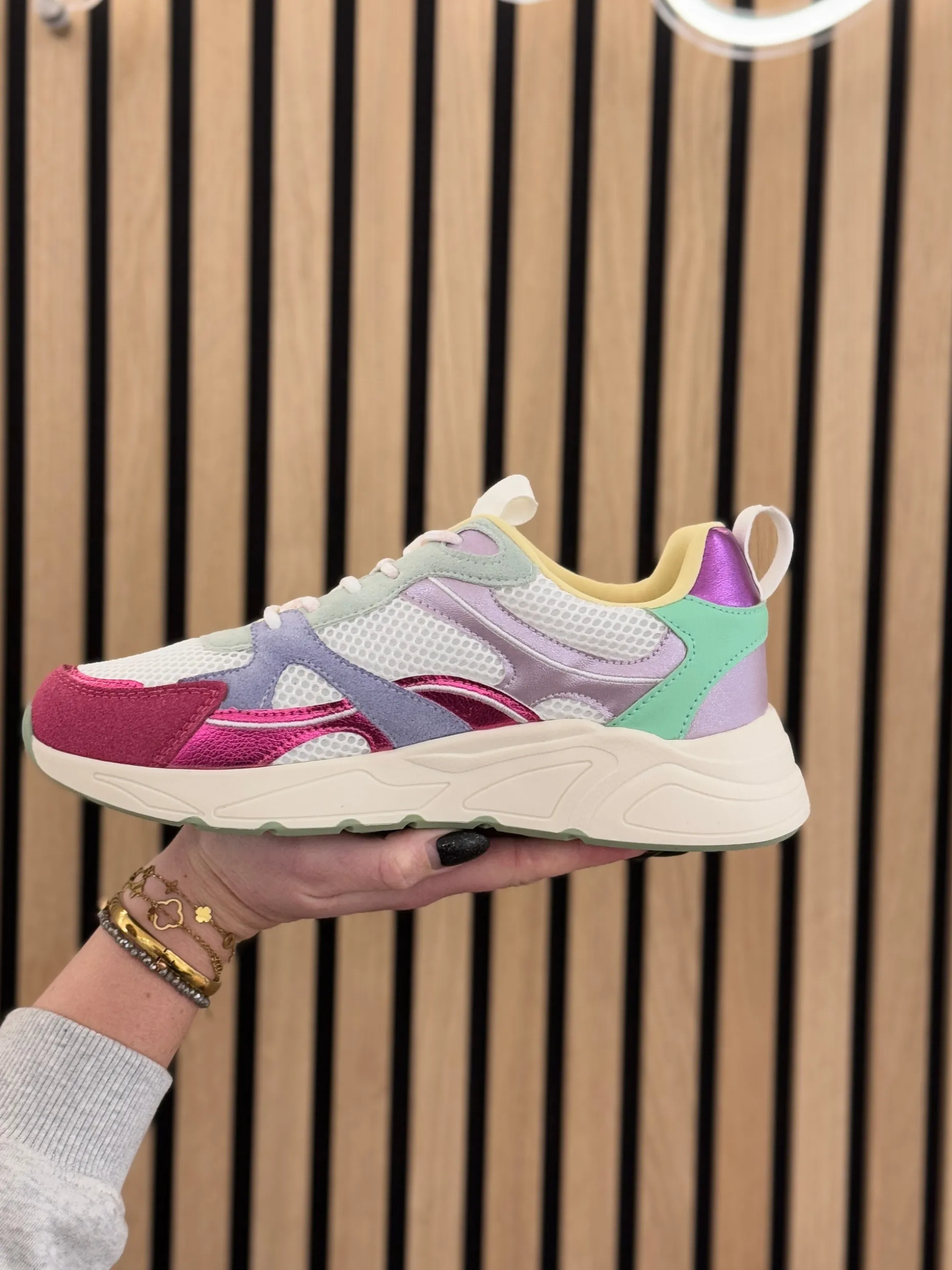 Sneakers white with pink combination