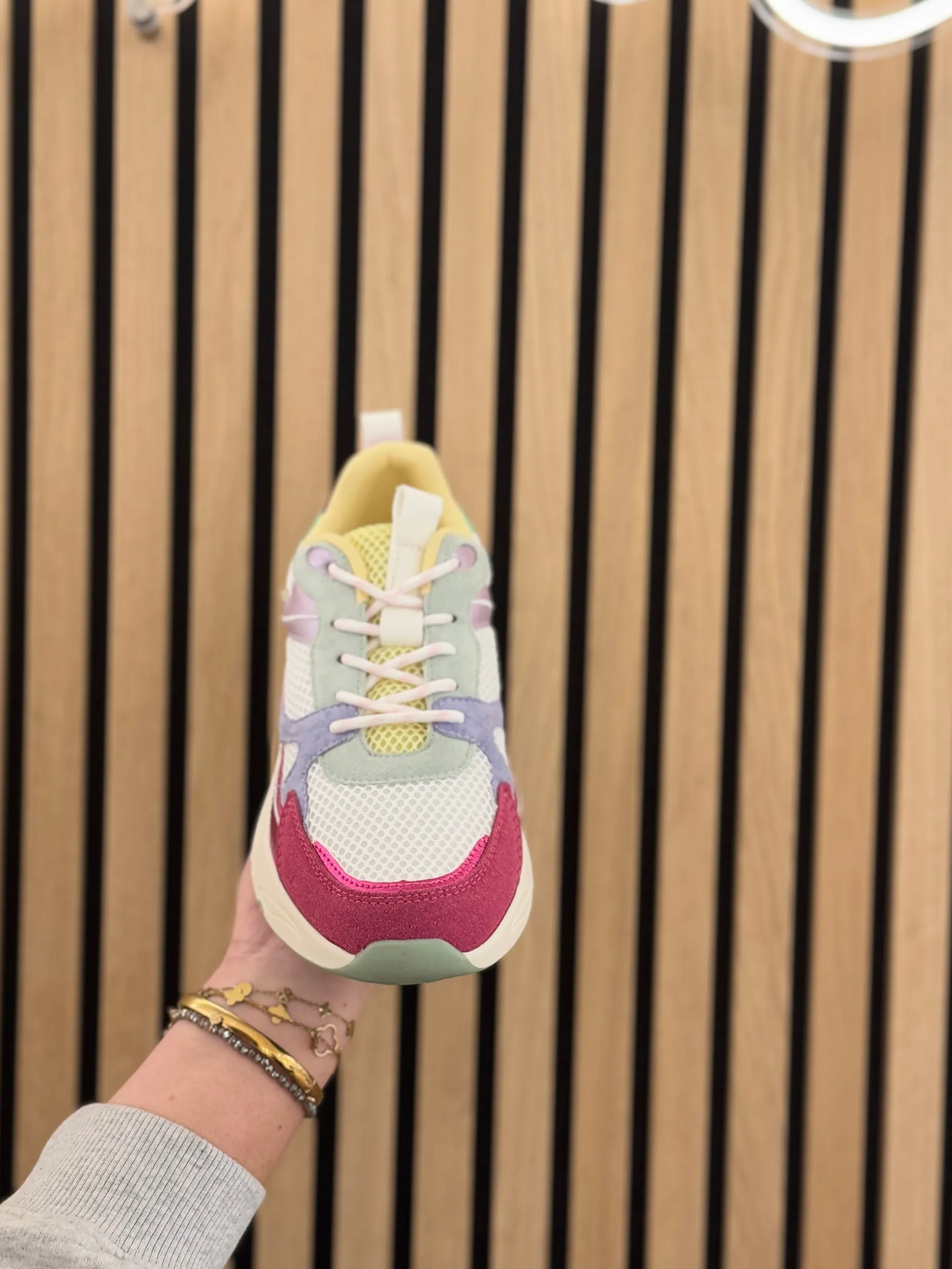 Sneakers white with pink combination