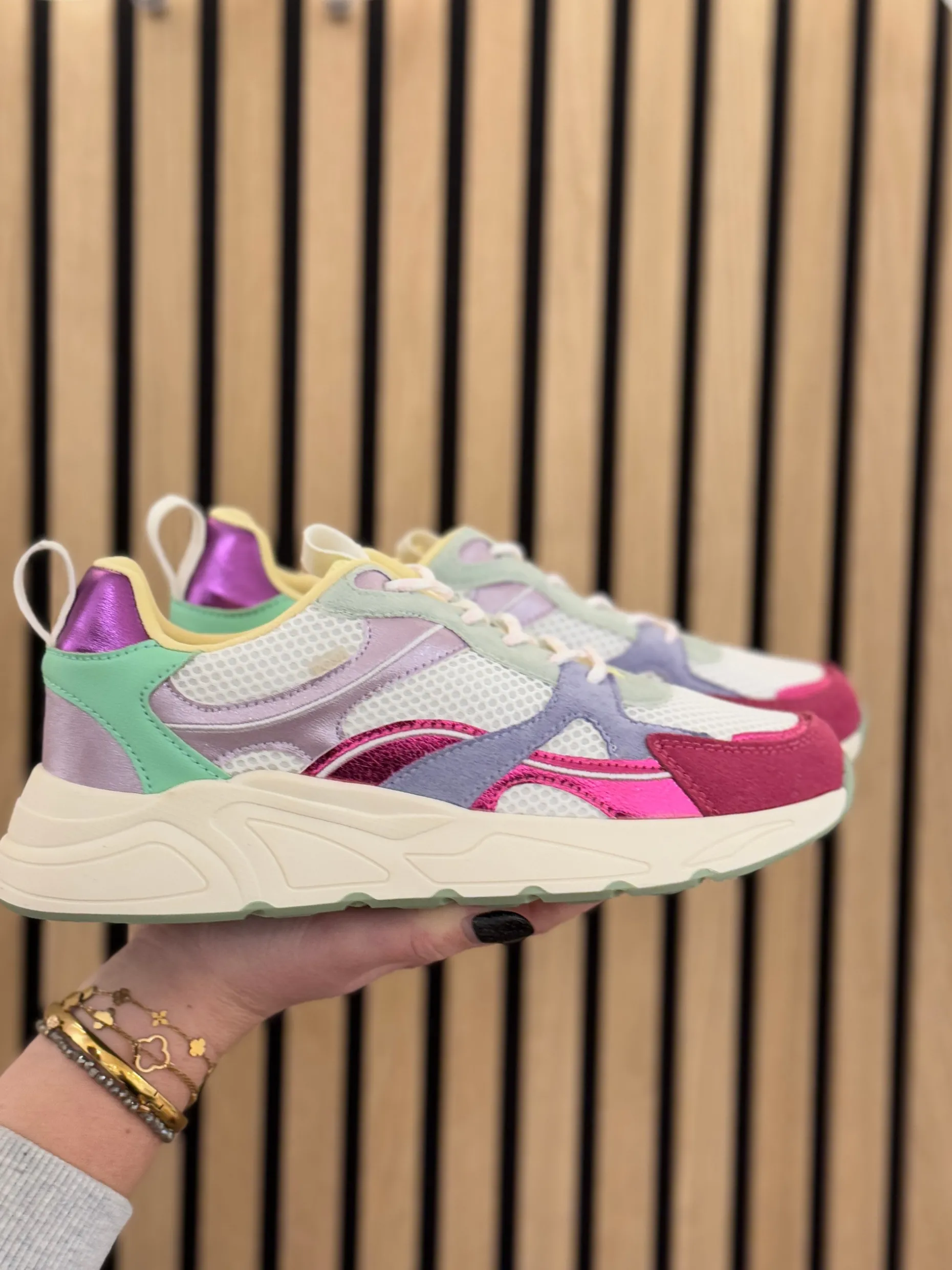 Sneakers white with pink combination