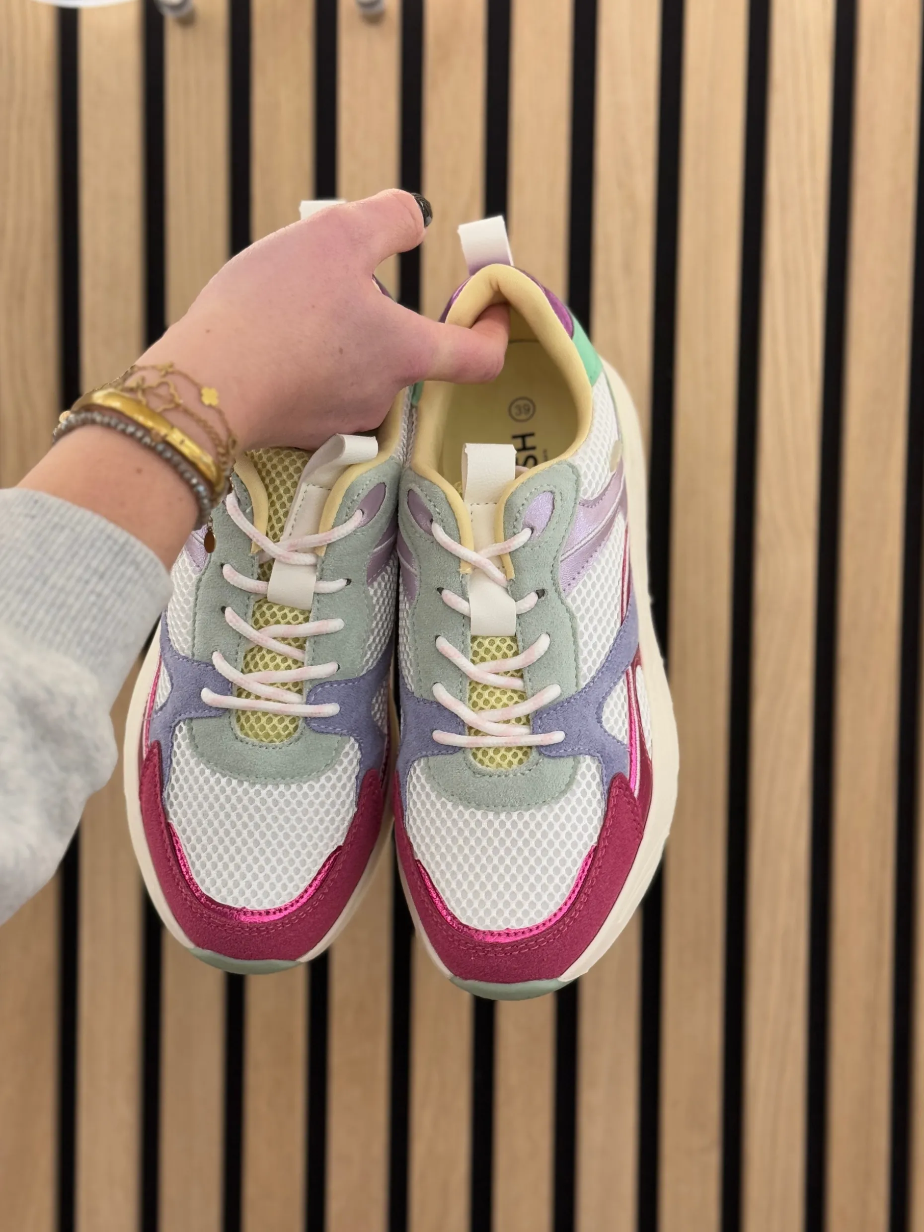 Sneakers white with pink combination