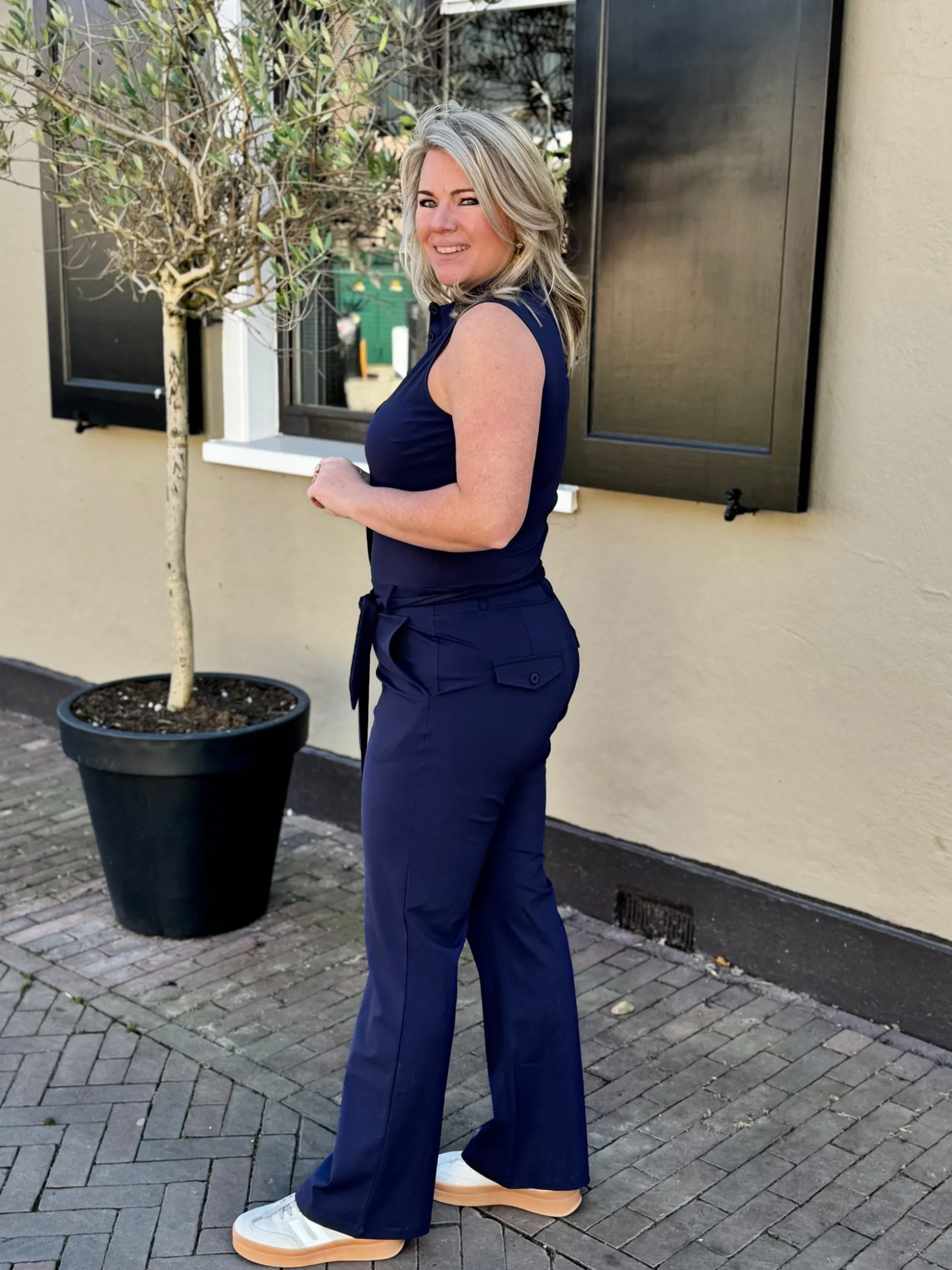 Travelstof jumpsuit mouwloos navy