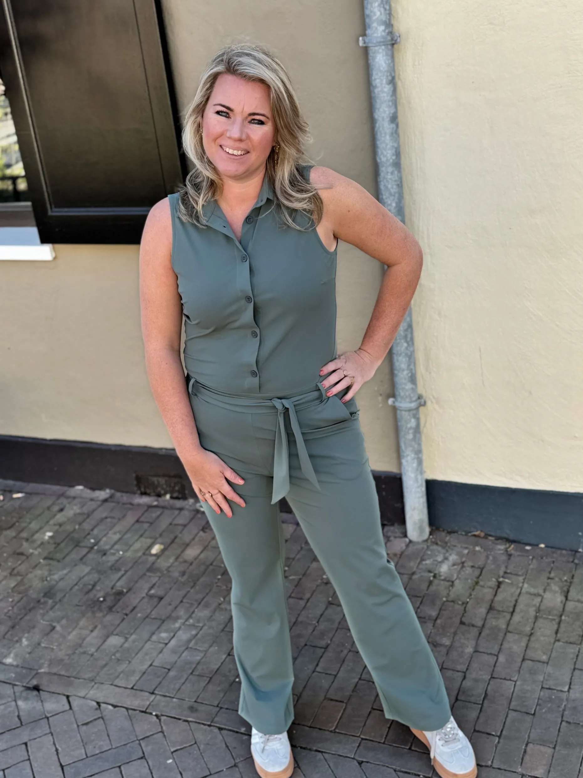 Travelstof jumpsuit mouwloos balsam green