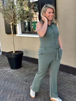 Travelstof jumpsuit mouwloos balsam green