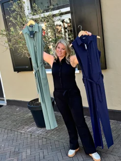 Travelstof jumpsuit mouwloos zwart