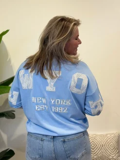 Trui New York lichtblauw/wit