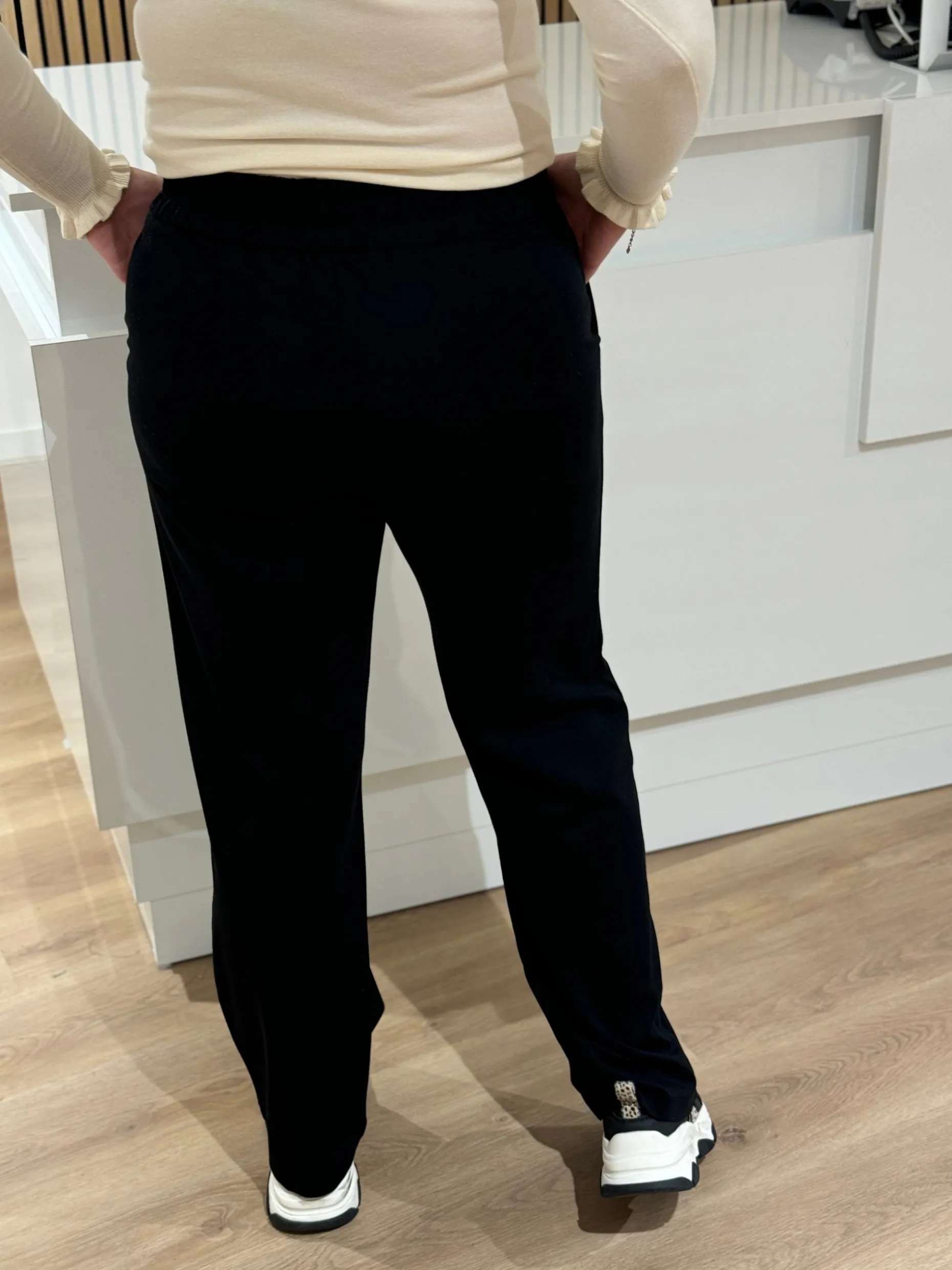 wide pantalon Eva zwart lengte 34